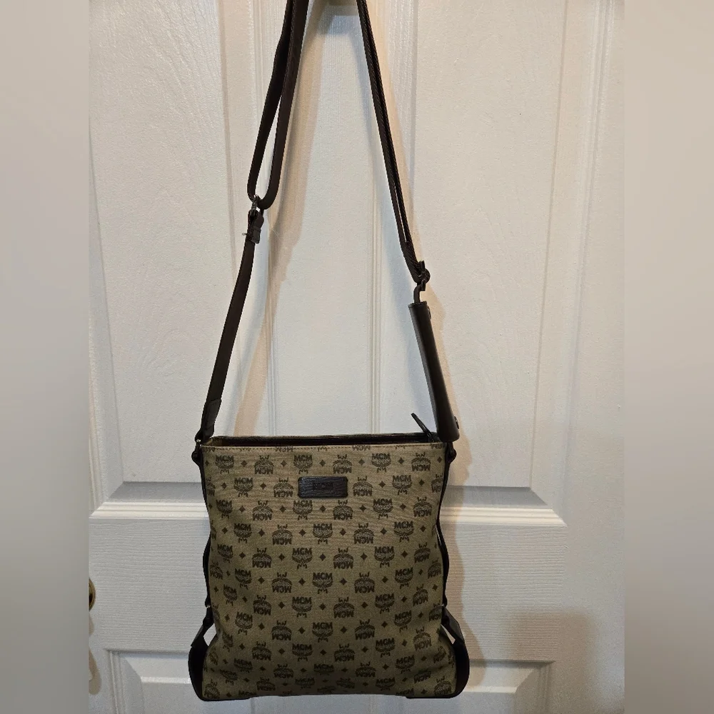 MCM VISETOS MONOGRAM UNISEX MESSENGER BAG-AUTHENTIC - Picture 5 of 14
